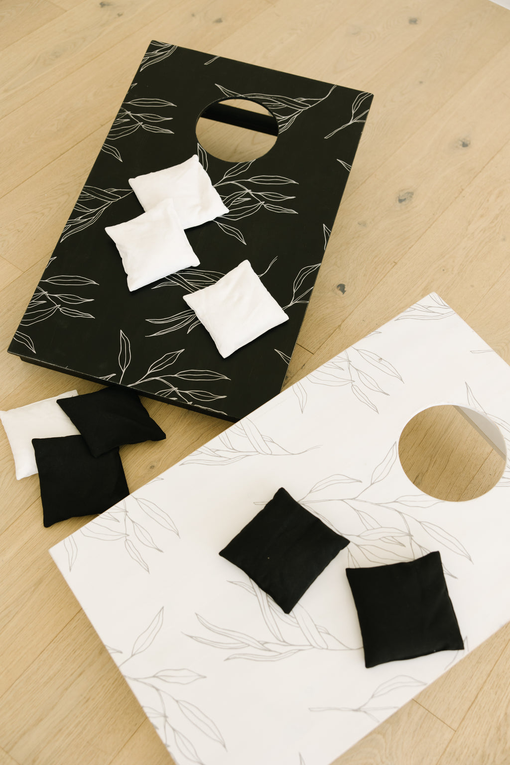 31" Wood Cornhole Game Board Set - Black and White