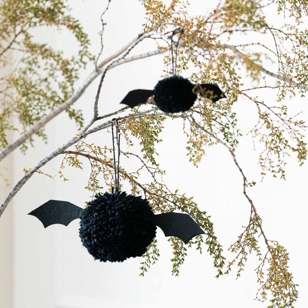 Pom Pom Bats Set - Black (2" & 4")