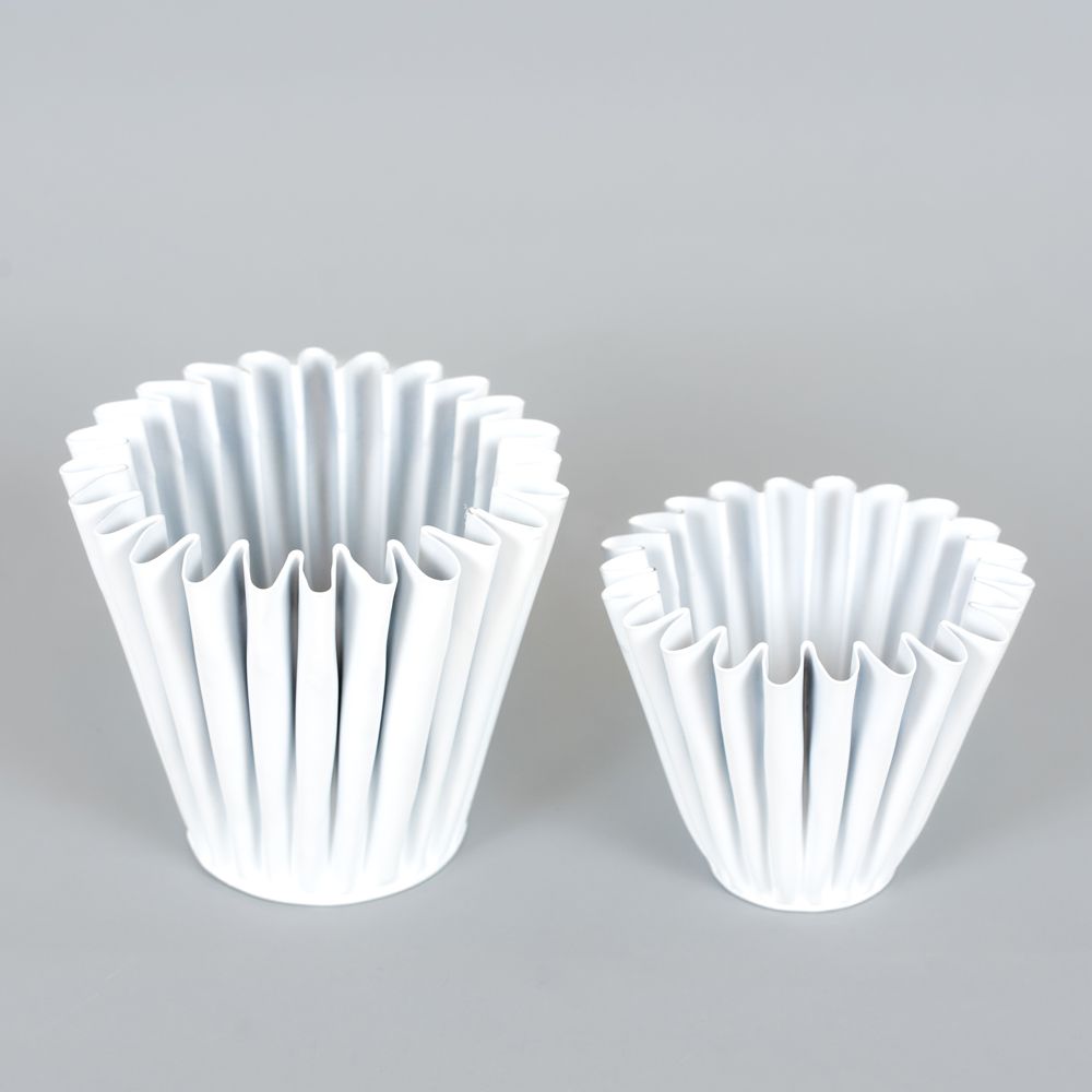 Set of 2 Iron Nested Curve Votives - White | 6x5x6 and 5x4x5