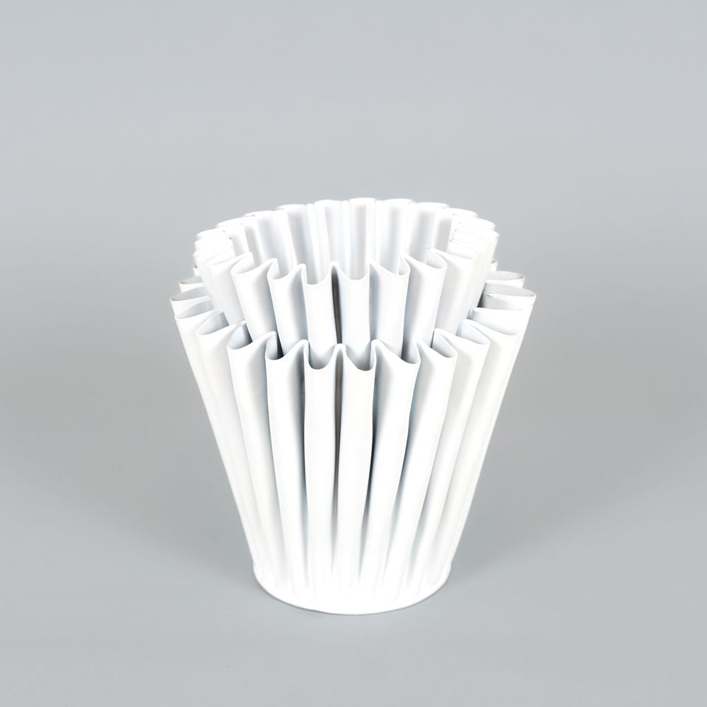 Set of 2 Iron Nested Curve Votives - White | 6x5x6 and 5x4x5
