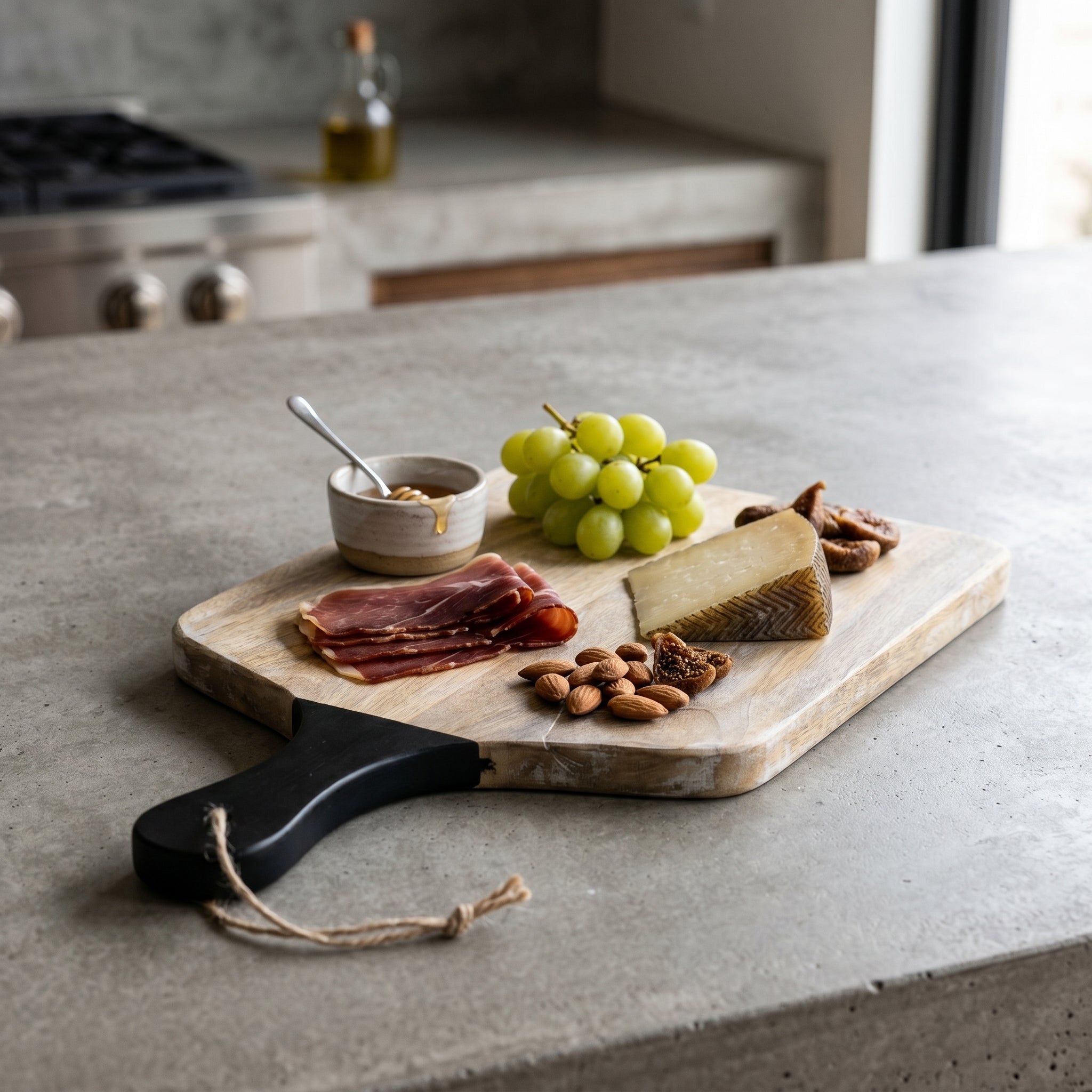 16" Mango Wood Chopping Board with Handle