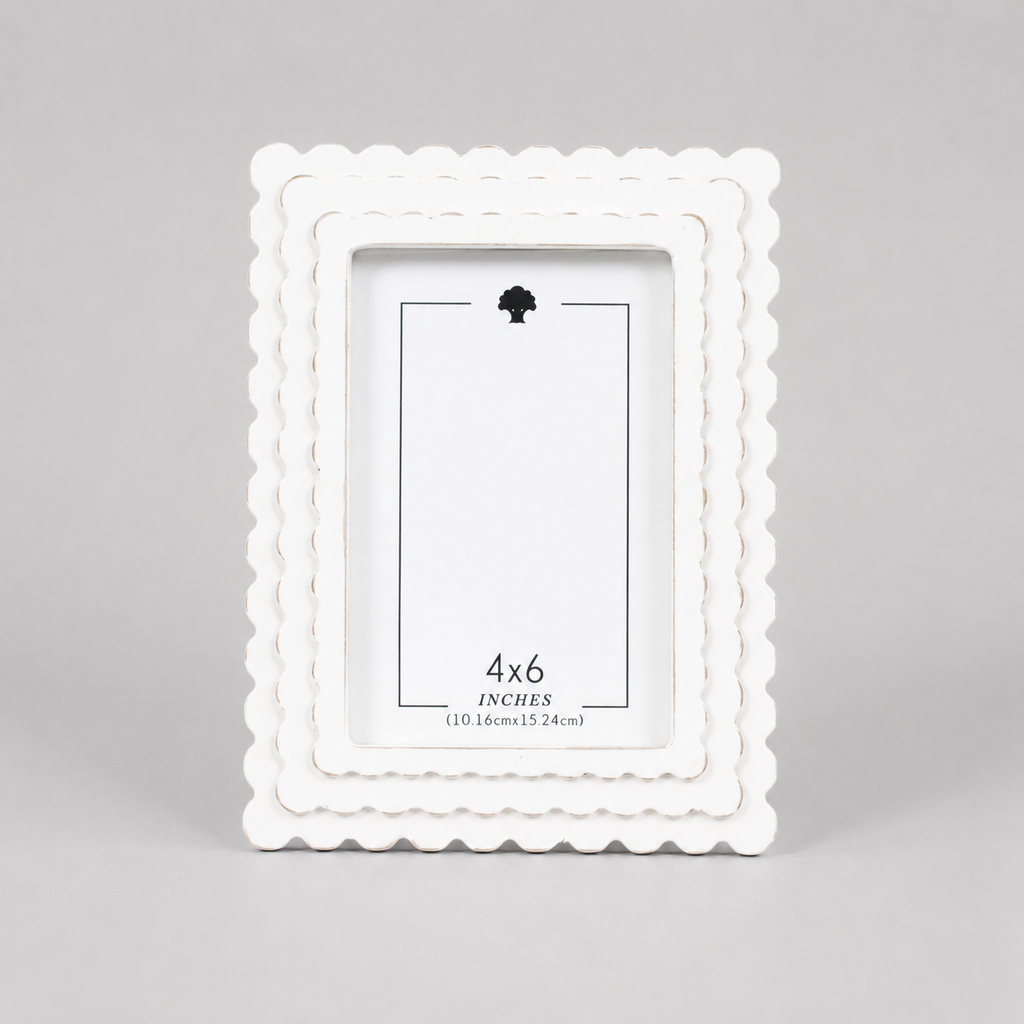 6" x 8" Scalloped Picture Frame - White | Holds 4x6 Photo