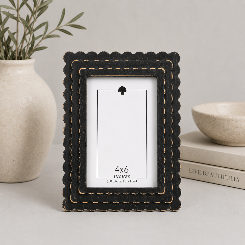 6" x 8" Scalloped Picture Frame - Black | Holds 4x6 Photo