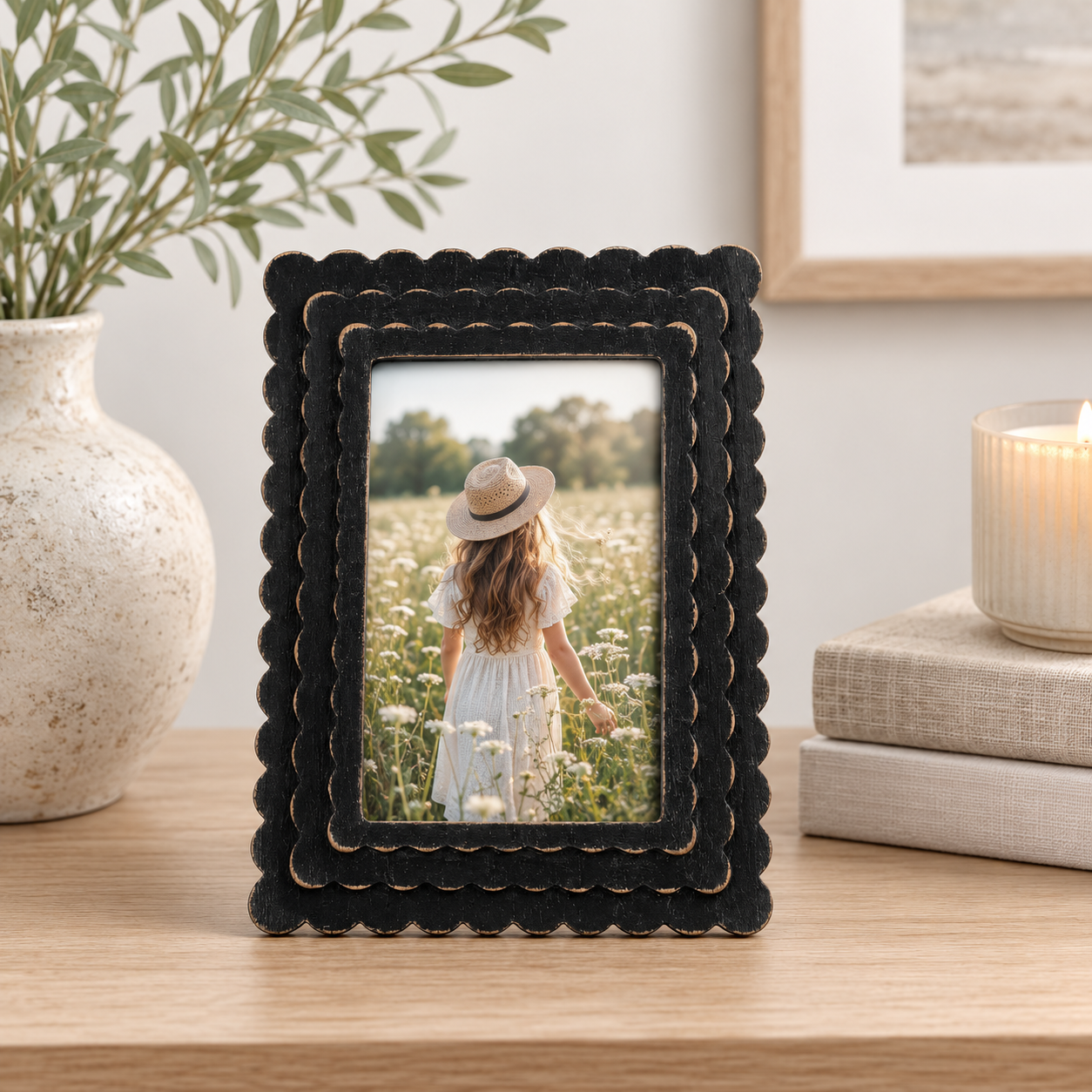 6" x 8" Scalloped Picture Frame - Black | Holds 4x6 Photo
