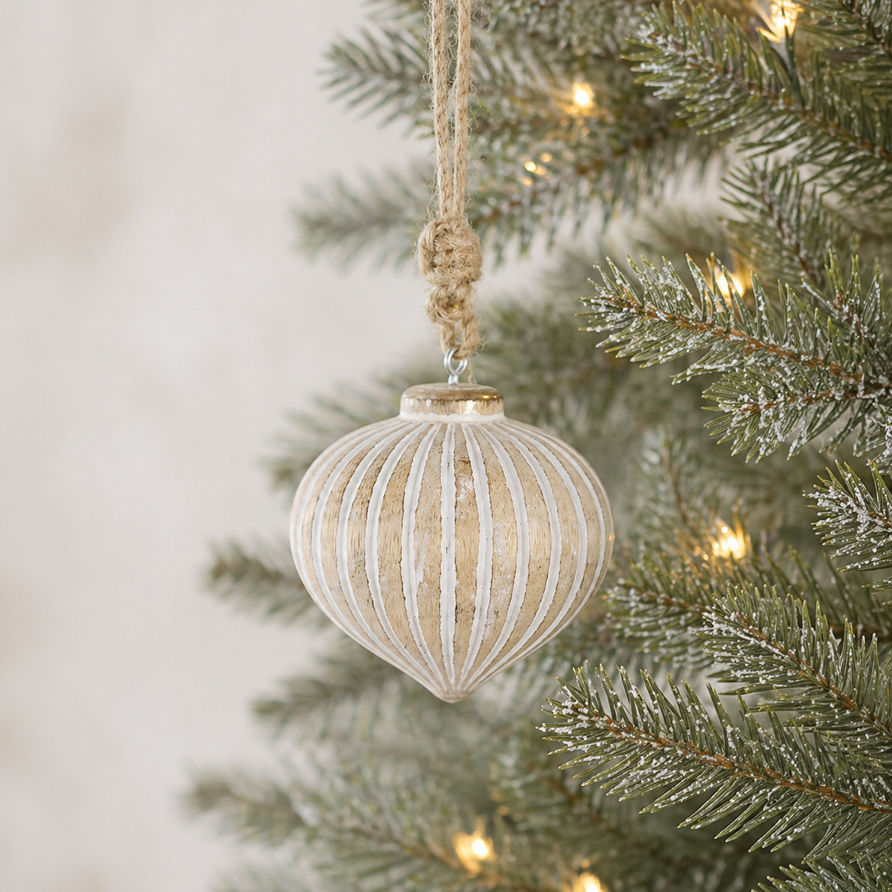 3" Mango Wood Ornament - Onion | Natural White